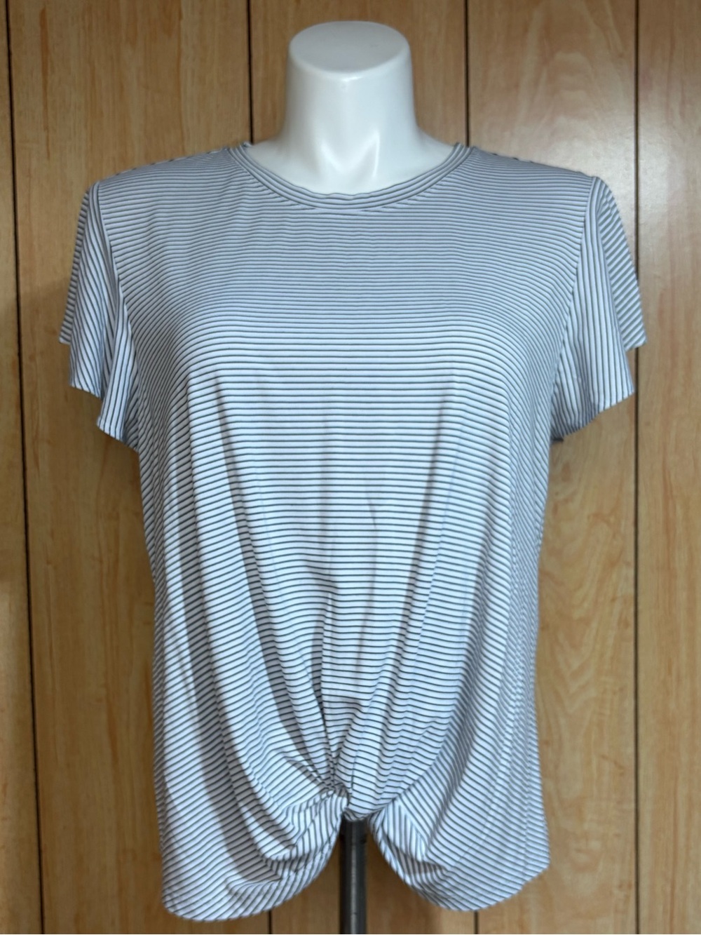 Time and Tru White and Black Striped Knot-Front Short Sleeve Tee SZ - XXL (20)
